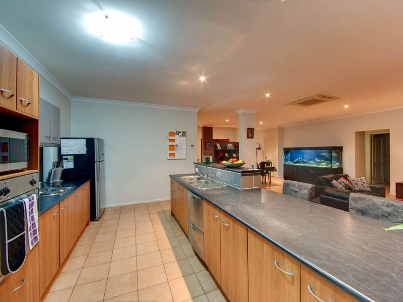 15 Rise Place, Upper Kedron QLD 4055