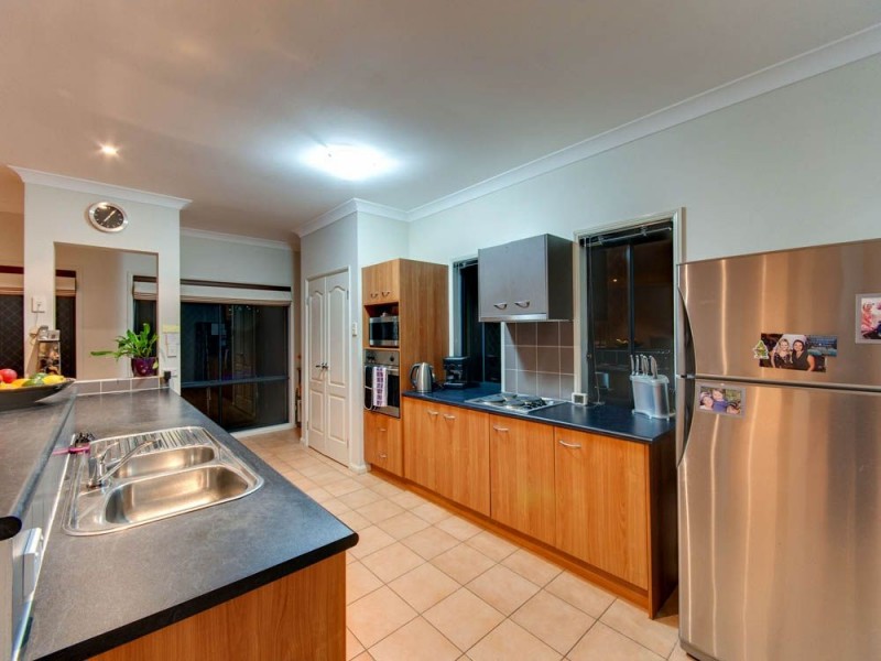 15 Rise Place, Upper Kedron QLD 4055