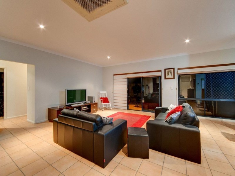 15 Rise Place, Upper Kedron QLD 4055