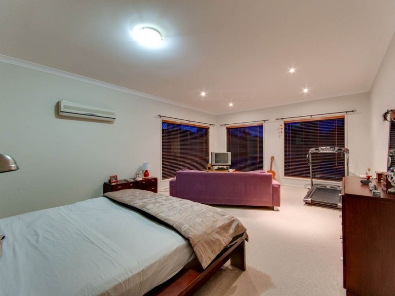 15 Rise Place, Upper Kedron QLD 4055