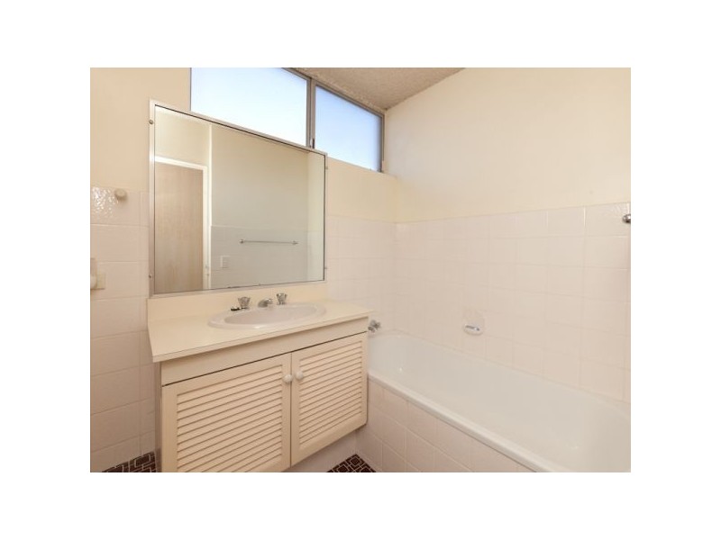 4/235 Cavendish Rd, Coorparoo QLD 4151