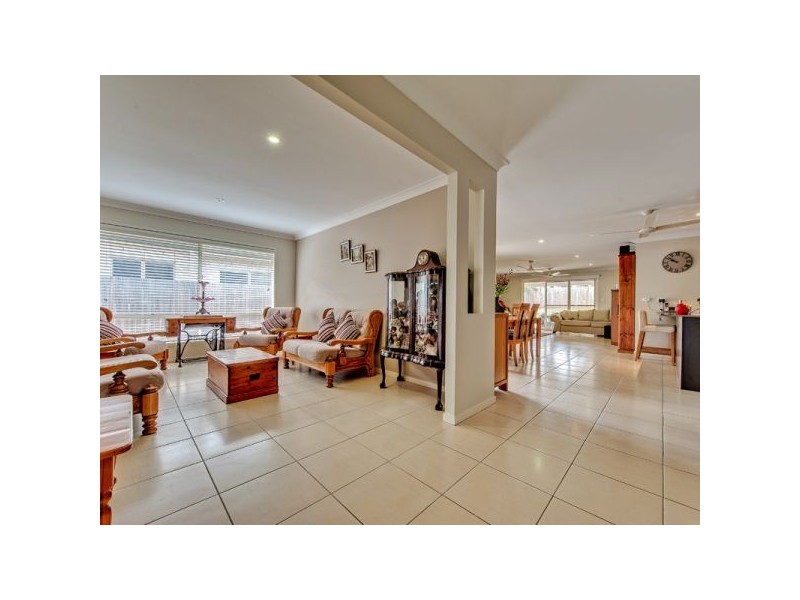 7 Flame Trees Crescent, Maudsland QLD 4210