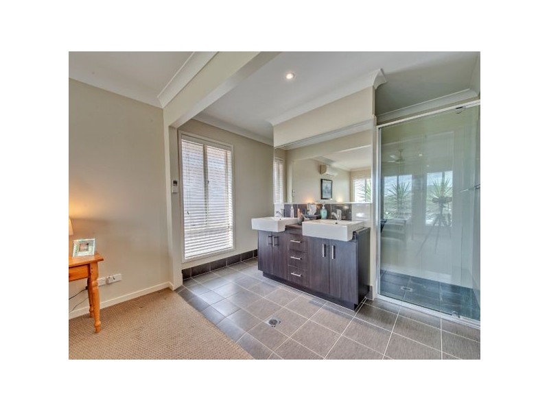 7 Flame Trees Crescent, Maudsland QLD 4210