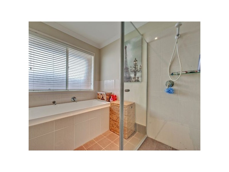 7 Flame Trees Crescent, Maudsland QLD 4210