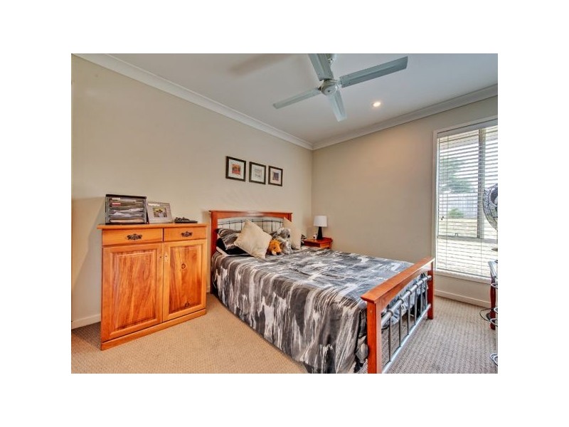 7 Flame Trees Crescent, Maudsland QLD 4210