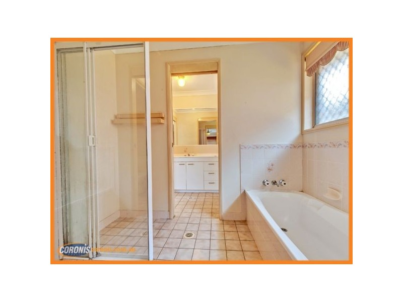 10 Banksia Circuit, Forest Lake QLD 4078