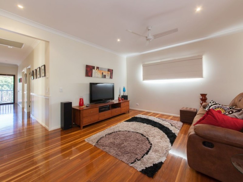 10 Seventh Avenue, Windsor QLD 4030