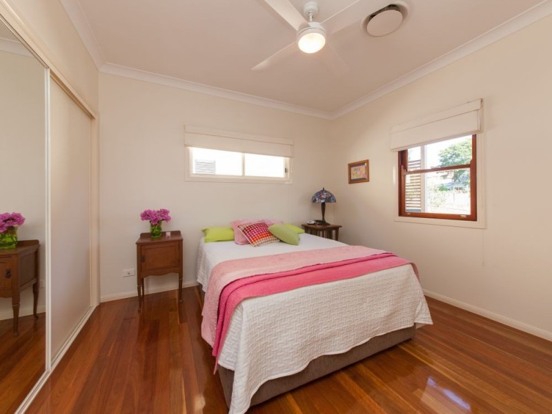 10 Seventh Avenue, Windsor QLD 4030