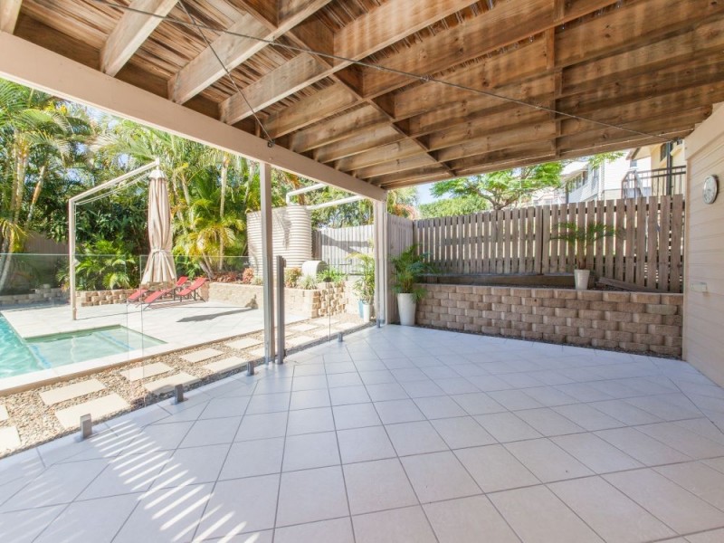 10 Seventh Avenue, Windsor QLD 4030