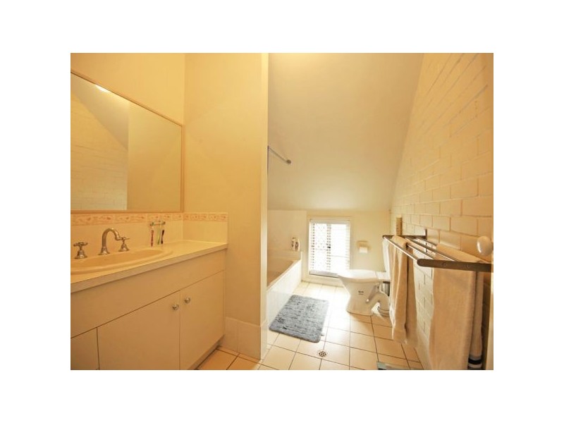 2/11 Tulip Close, Fitzgibbon QLD 4018