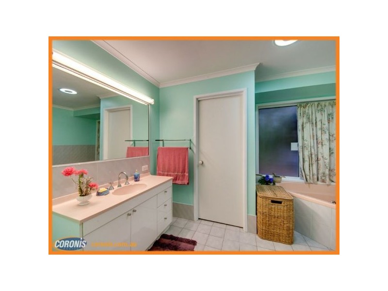 5 Rosella Court, Ferny Hills QLD 4055