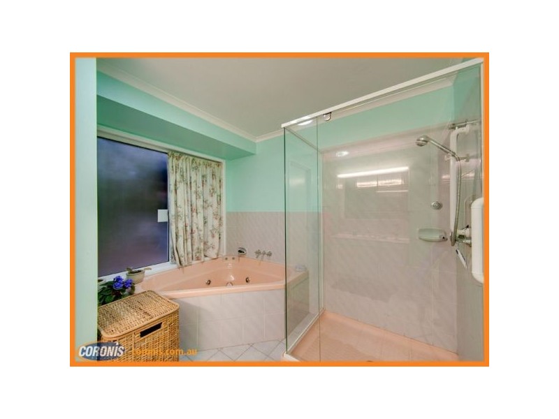 5 Rosella Court, Ferny Hills QLD 4055