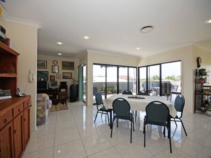 8 Deans Street West, Clontarf QLD 4019