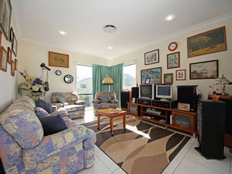 8 Deans Street West, Clontarf QLD 4019