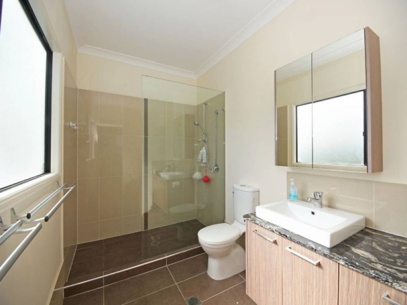8 Deans Street West, Clontarf QLD 4019