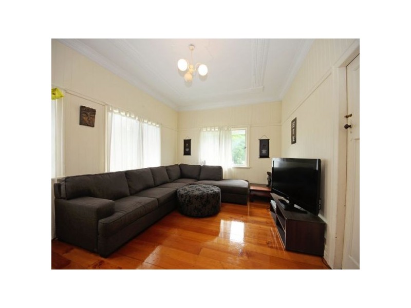 1 Mclennan Street, Woody Point QLD 4019