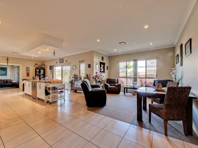 230 Lakeside Avenue, Springfield Lakes QLD 4300