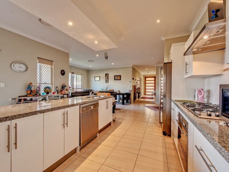 230 Lakeside Avenue, Springfield Lakes QLD 4300