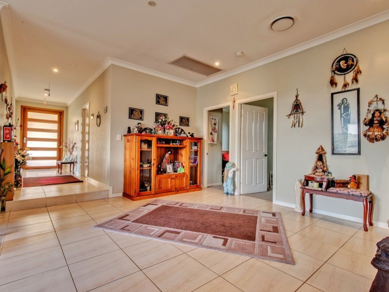 230 Lakeside Avenue, Springfield Lakes QLD 4300