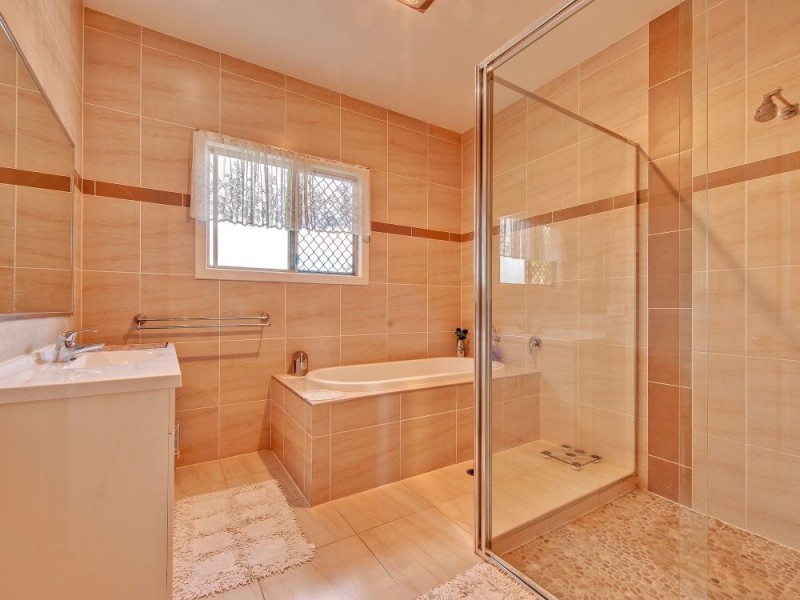 230 Lakeside Avenue, Springfield Lakes QLD 4300