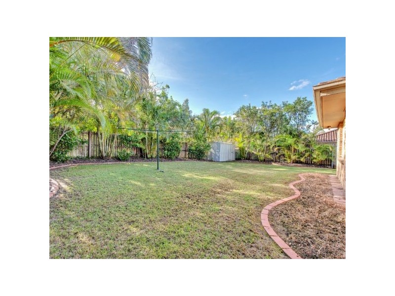 7 Tannadice Court, Regents Park QLD 4118