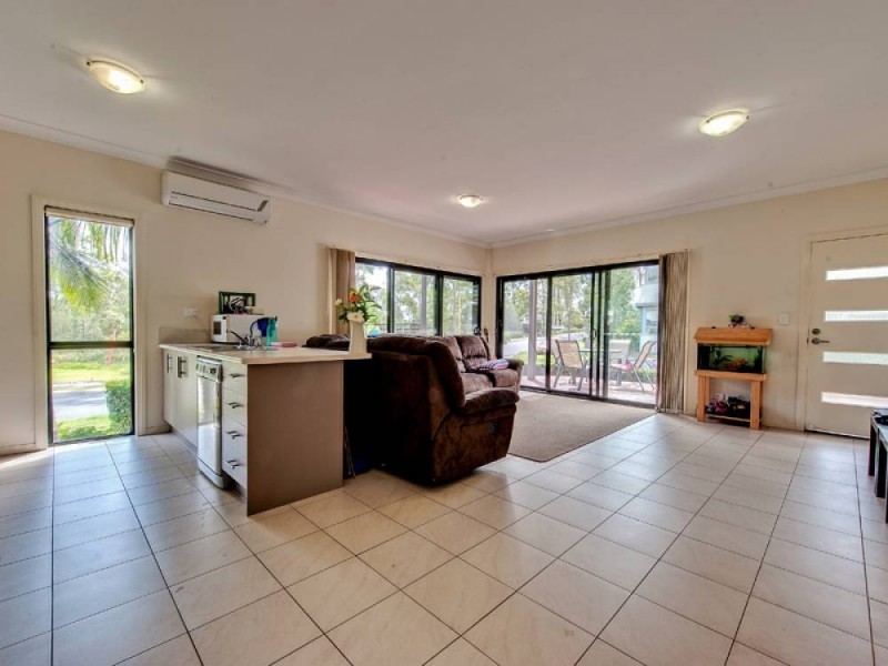 1/46 Woodlands Boulevard, Waterford QLD 4133