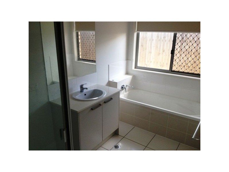 6 Daisy Street, Springfield Lakes QLD 4300