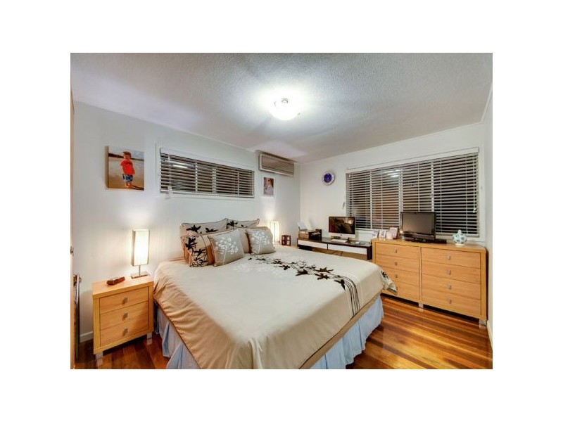 16 Hutton Road, Arana Hills QLD 4054