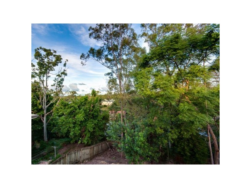 16 Hutton Road, Arana Hills QLD 4054