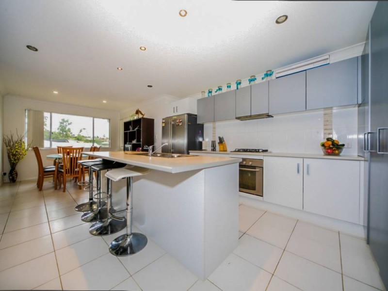 25 Finnin Court, Maudsland QLD 4210