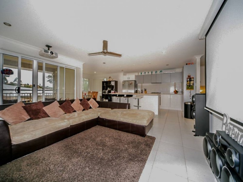 25 Finnin Court, Maudsland QLD 4210