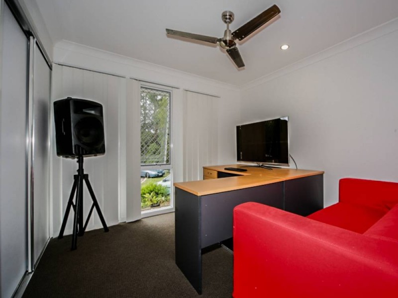 25 Finnin Court, Maudsland QLD 4210