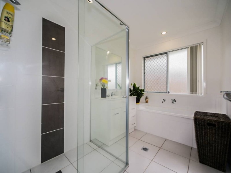 25 Finnin Court, Maudsland QLD 4210