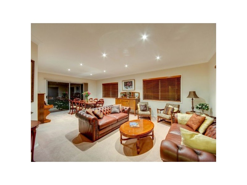 11 Rannoch Place, Ferny Grove QLD 4055