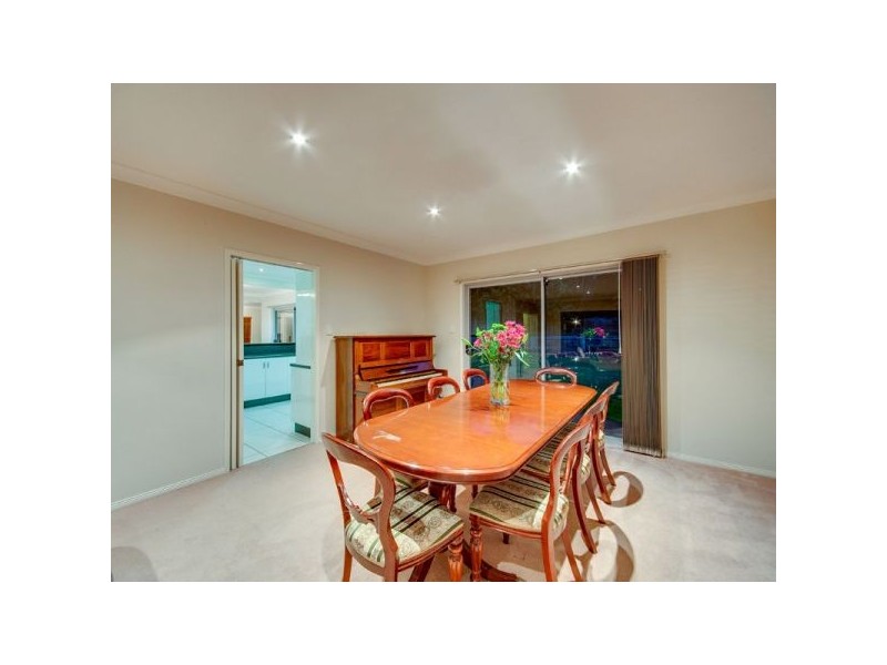 11 Rannoch Place, Ferny Grove QLD 4055