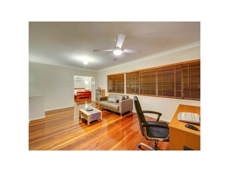 11 Rannoch Place, Ferny Grove QLD 4055