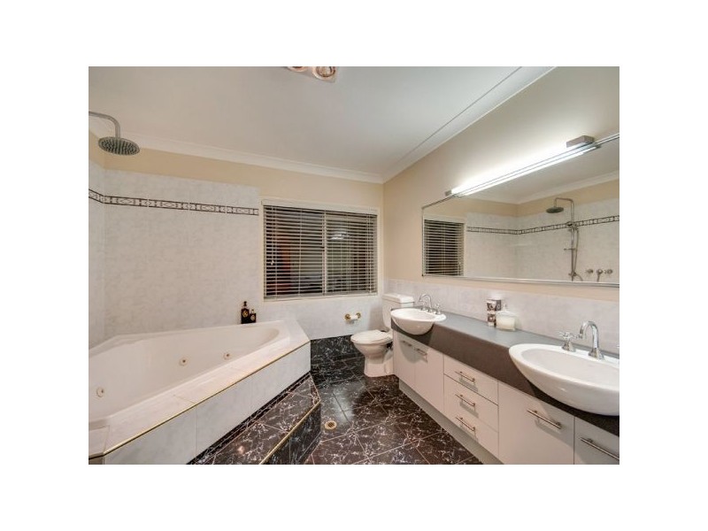 11 Rannoch Place, Ferny Grove QLD 4055