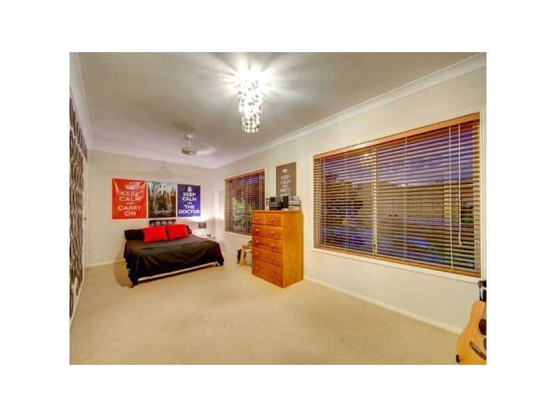 11 Rannoch Place, Ferny Grove QLD 4055