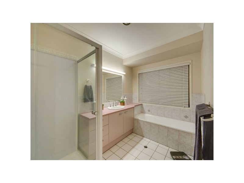 11 Rannoch Place, Ferny Grove QLD 4055