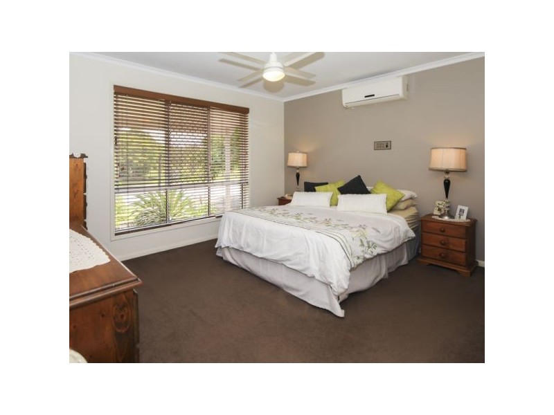 16 California Drive, Oxenford QLD 4210