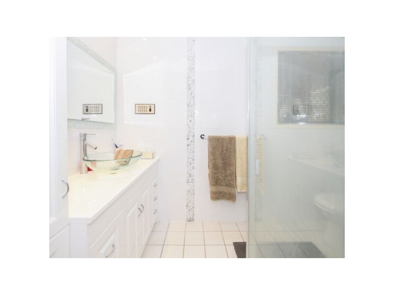 16 California Drive, Oxenford QLD 4210