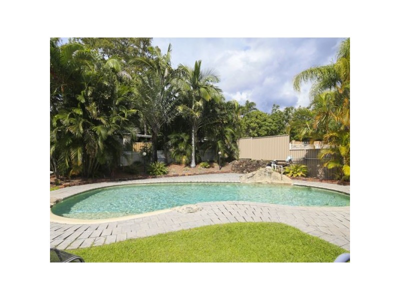 16 California Drive, Oxenford QLD 4210