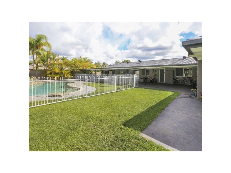 16 California Drive, Oxenford QLD 4210