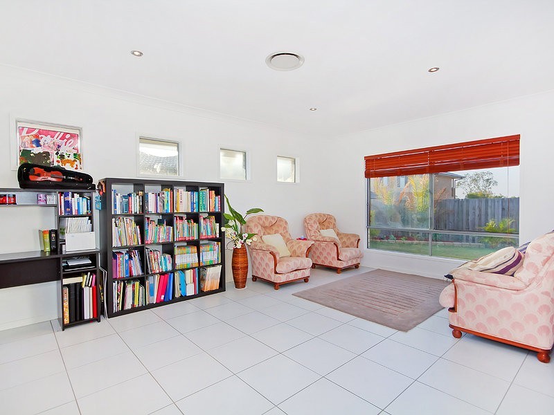 6 Damson Street, Heathwood QLD 4110