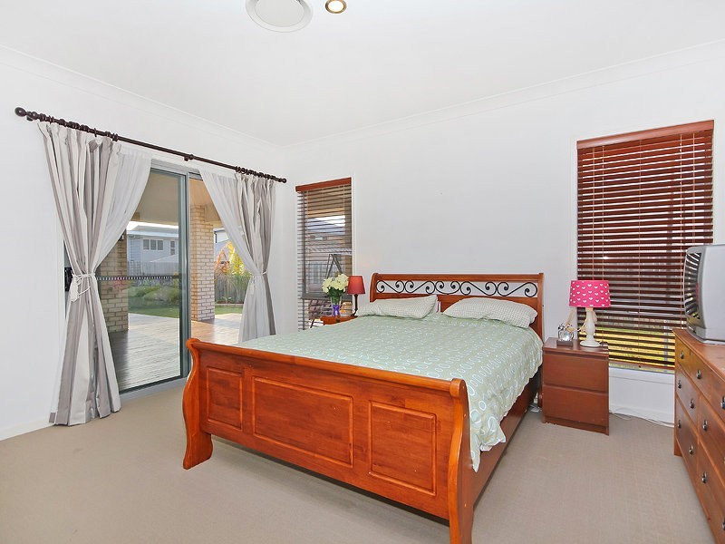 6 Damson Street, Heathwood QLD 4110