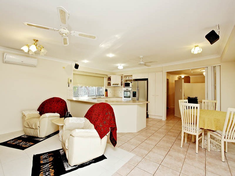 18 Cambridge Crescent, Forest Lake QLD 4078