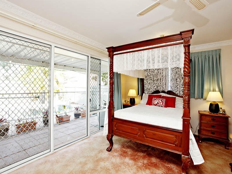 18 Cambridge Crescent, Forest Lake QLD 4078