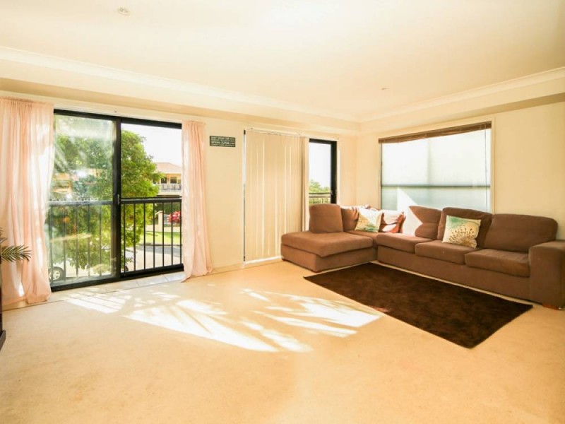2/86 Kincaid Drive, Highland Park QLD 4211