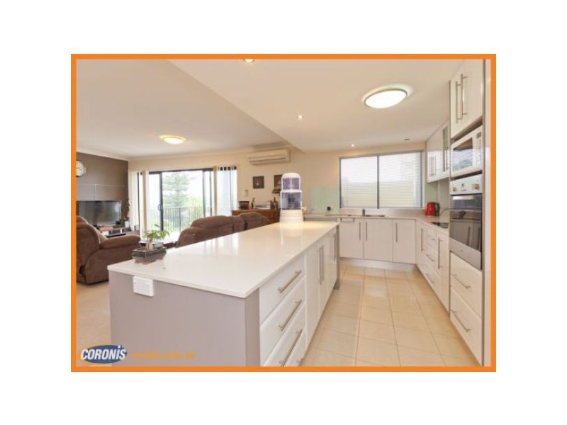 4/11 Dix, Redcliffe QLD 4020