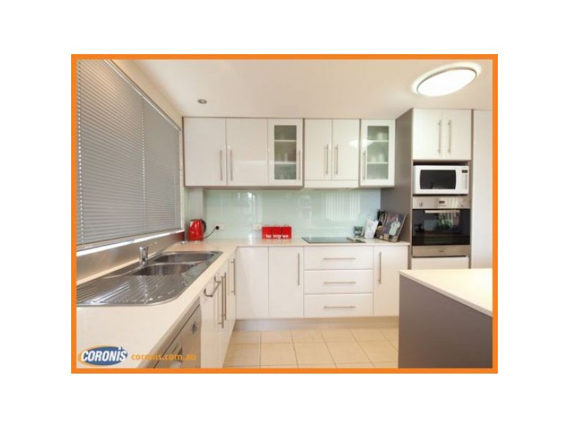 4/11 Dix, Redcliffe QLD 4020